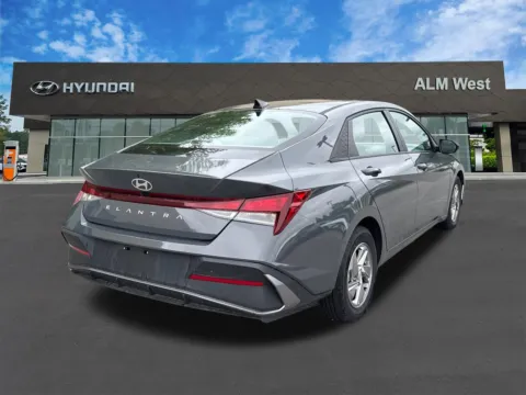 More photos of 2024 Hyundai Elantra SE at ALM Hyundai West, GA