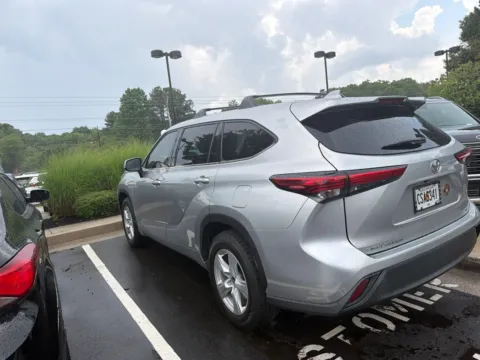 Silver 2021 Toyota Highlander LE for sale in Lithia Springs, GA