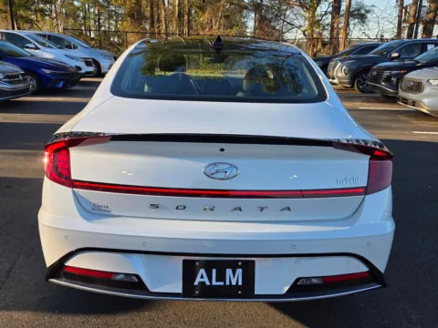 More photos of 2022 Hyundai Sonata Hybrid Limited at ALM Hyundai West, GA