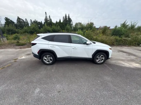 More photos of 2022 Hyundai Tucson SEL at ALM Hyundai West, GA