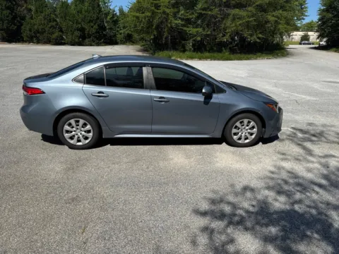 More photos of 2022 Toyota Corolla LE at ALM Hyundai West, GA