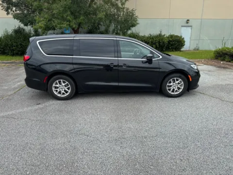 More photos of 2023 Chrysler Pacifica Touring L at ALM Hyundai West, GA