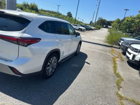 More photos of 2021 Toyota Highlander Platinum at ALM Hyundai West, GA