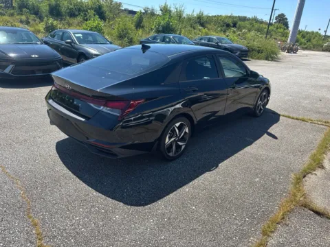 More photos of 2023 Hyundai Elantra SEL at ALM Hyundai West, GA