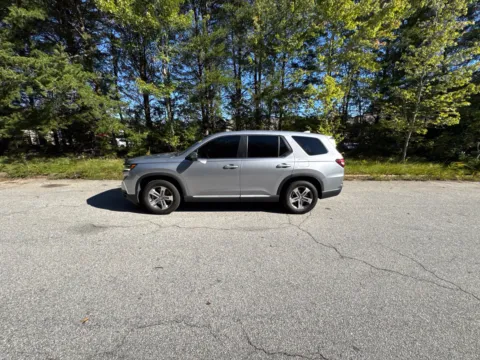 Photos of 2025 Honda Pilot EX-L for sale in Lithia Springs, GA at ALM Hyundai West