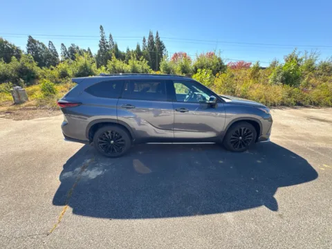 More photos of 2024 Toyota Highlander XSE at ALM Hyundai West, GA