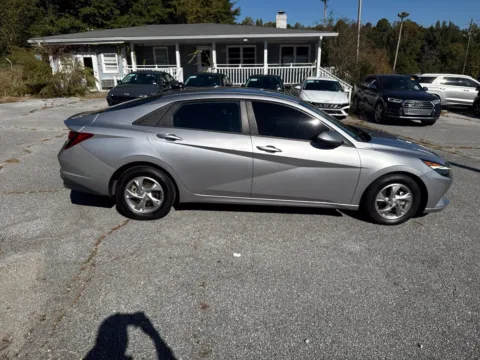More photos of 2021 Hyundai Elantra SE at ALM Hyundai West, GA