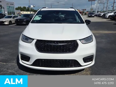 Photos of 2025 Chrysler Pacifica Limited for sale in Macon, GA at ALM CDJR Macon