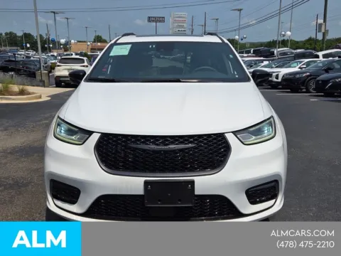 Photos of 2025 Chrysler Pacifica Limited for sale in Macon, GA at ALM CDJR Macon