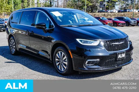 Another view of 2024 Chrysler Pacifica Hybrid Select for sale in Macon, GA at ALM CDJR Macon