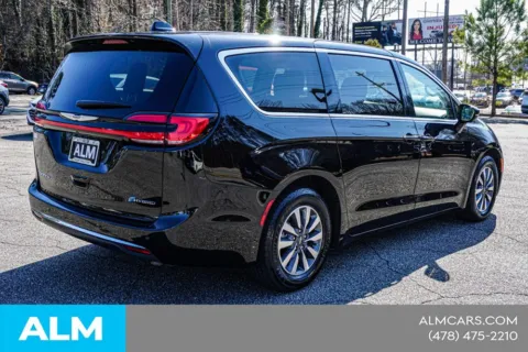 More photos of 2024 Chrysler Pacifica Hybrid Select at ALM CDJR Macon, GA
