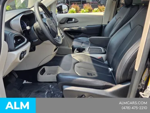 More photos of 2024 Chrysler Pacifica Hybrid Select at ALM CDJR Macon, GA