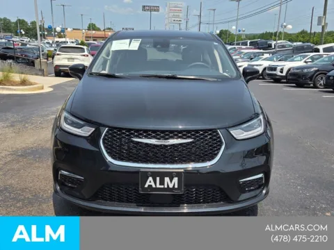 Photos of 2024 Chrysler Pacifica Hybrid Select for sale in Macon, GA at ALM CDJR Macon