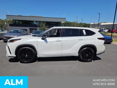 Photos of 2024 Toyota Highlander XLE for sale in Macon, GA at ALM Hyundai Macon