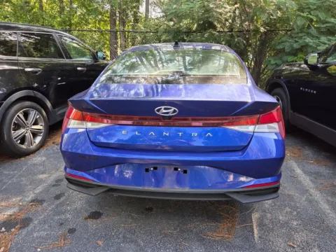 More photos of 2023 Hyundai Elantra SEL at ALM Hyundai Macon, GA