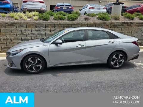 More photos of 2021 Hyundai Elantra SEL at ALM Hyundai Macon, GA