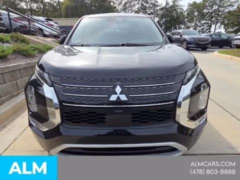 Photos of 2024 Mitsubishi Outlander for sale in Macon, GA at ALM Hyundai Macon