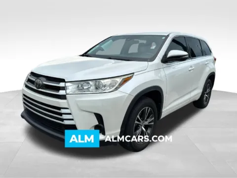 White 2018 Toyota Highlander LE for sale in Macon, GA