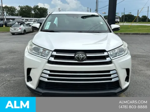 Photos of 2018 Toyota Highlander LE for sale in Macon, GA at ALM Hyundai Macon