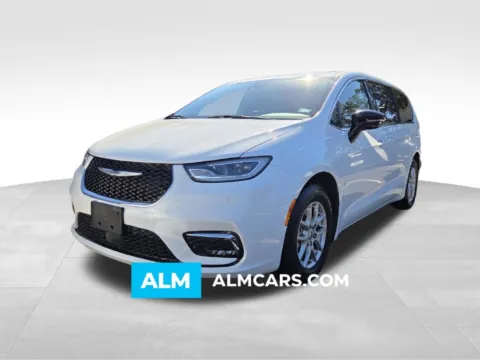 White 2024 Chrysler Pacifica Touring L for sale in Macon, GA