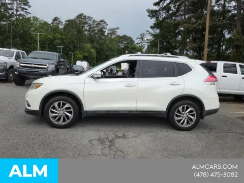More photos of 2015 Nissan Rogue SL at ALM Mazda Macon, GA