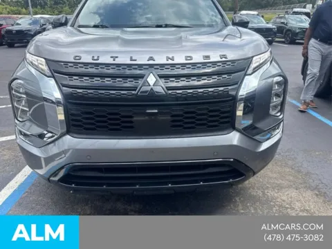 Photos of 2022 Mitsubishi Outlander SE for sale in Macon, GA at ALM Mazda Macon