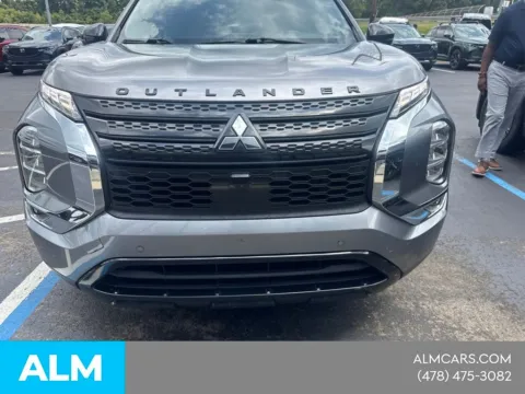 Photos of 2022 Mitsubishi Outlander SE for sale in Macon, GA at ALM Mazda Macon