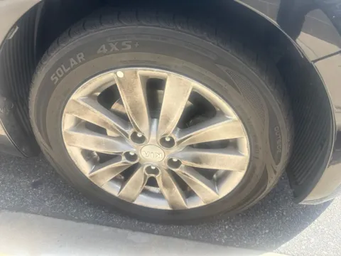 More photos of 2016 Kia Forte LX at ALM Mazda Macon, GA