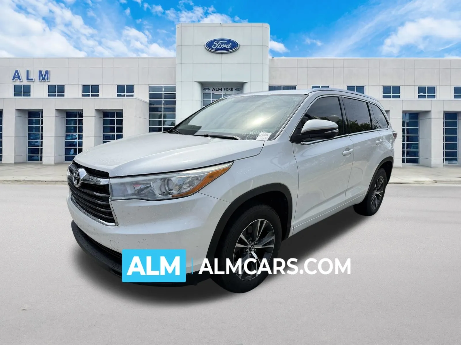 White 2016 Toyota Highlander XLE V6 for sale in Marietta, GA