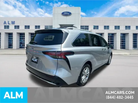 More photos of 2021 Toyota Sienna Limited at ALM Ford Marietta, GA