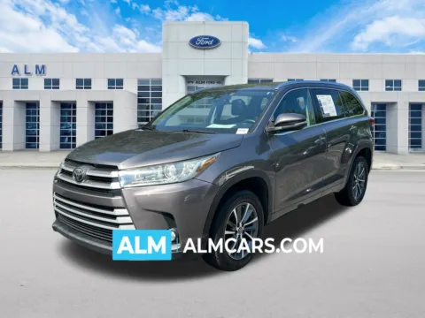 Gray 2018 Toyota Highlander XLE for sale in Marietta, GA