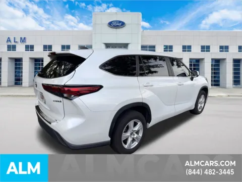 More photos of 2023 Toyota Highlander Hybrid LE at ALM Ford Marietta, GA