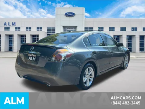 More photos of 2011 Nissan Altima 3.5 SR at ALM Ford Marietta, GA