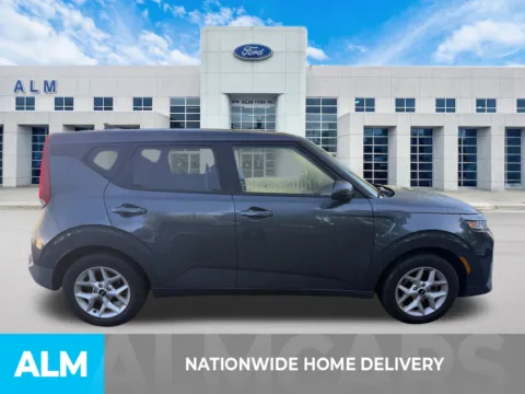 More photos of 2022 Kia Soul LX at ALM Ford Marietta, GA