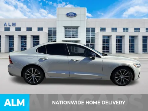 More photos of 2022 Volvo S60 B5 Momentum at ALM Ford Marietta, GA