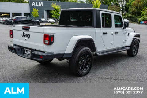 More photos of 2023 Jeep Gladiator Overland at ALM Marietta, GA