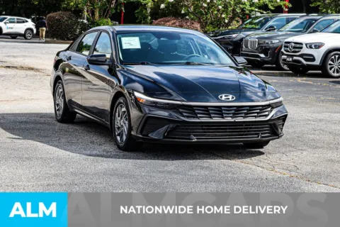 More photos of 2024 Hyundai Elantra SEL at ALM Newnan, GA
