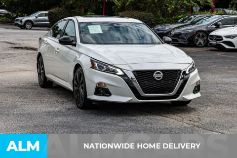 More photos of 2022 Nissan Altima 2.5 SR at ALM Newnan, GA