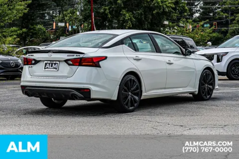 More photos of 2022 Nissan Altima 2.5 SR at ALM Newnan, GA