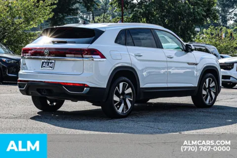 More photos of 2025 Volkswagen Atlas Cross Sport 2.0T SE w/Technology at ALM Newnan, GA