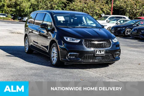 More photos of 2024 Chrysler Pacifica Touring L at ALM Newnan, GA