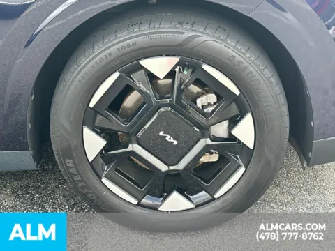 More photos of 2025 Kia Carnival EX at ALM CDJR Perry, GA