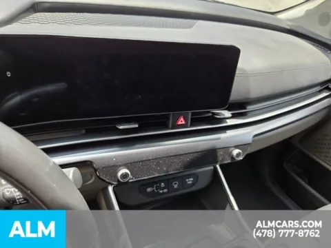 More photos of 2025 Kia Carnival LXS at ALM Kia Perry, GA