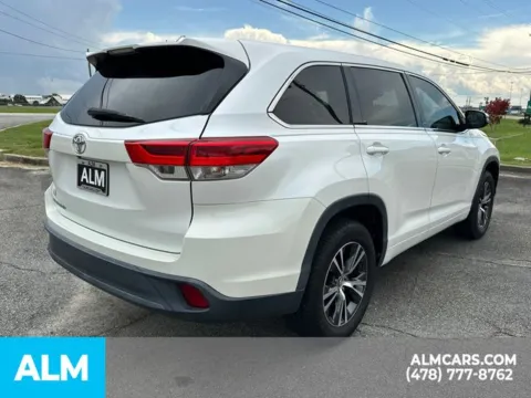 More photos of 2018 Toyota Highlander LE at ALM Kia Perry, GA