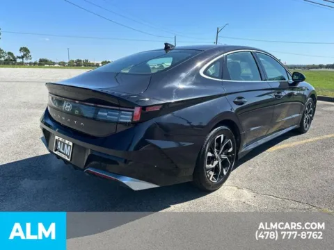 More photos of 2024 Hyundai Sonata SEL at ALM Kia Perry, GA