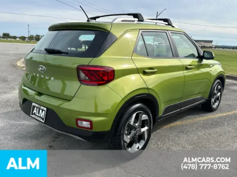 More photos of 2023 Hyundai Venue SEL at ALM Kia Perry, GA