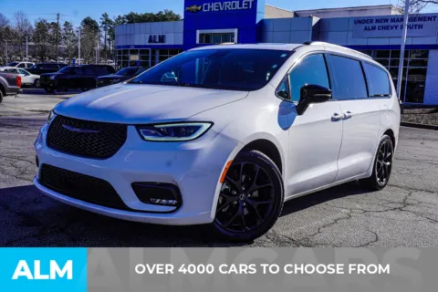 Another view of 2025 Chrysler Pacifica Limited for sale in Union City, GA at ALM Chevrolet South