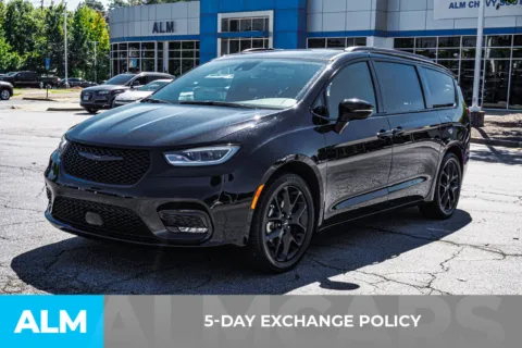 More photos of 2025 Chrysler Pacifica Limited at ALM Chevrolet South, GA