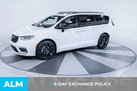 Another view of 2025 Chrysler Pacifica Limited for sale in Union City, GA at ALM Kia South