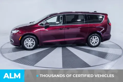 More photos of 2023 Chrysler Pacifica Touring L at ALM Kia South, GA